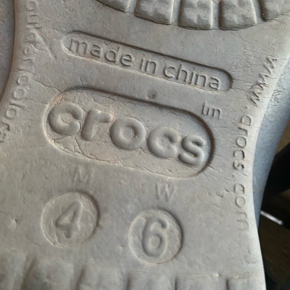 $19 clearance Crocs Flip Flop Sandals Women's 6 Pink Gray Slip On S16 - Picture 9 of 10